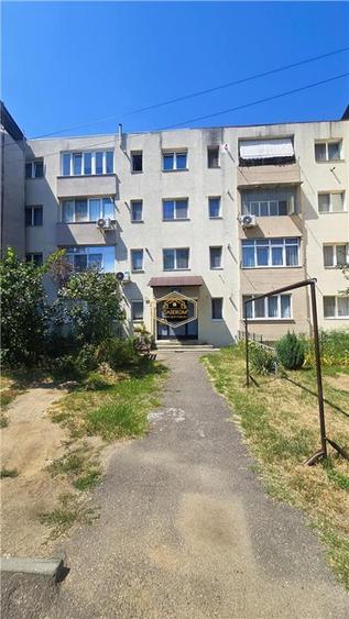 Apartament cu 2 camere semidecomandat în Botizului