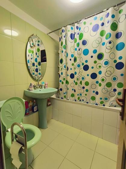Apartament cu 4 camere semidecomandat, mobilat în Fizicienilor