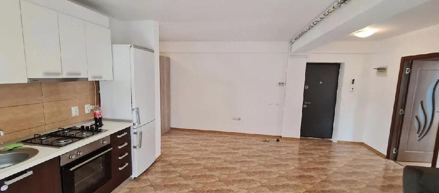 Apartament cu 3 camere decomandat în Florești
