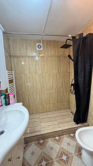 Apartament cu 2 camere decomandat în Micro IV