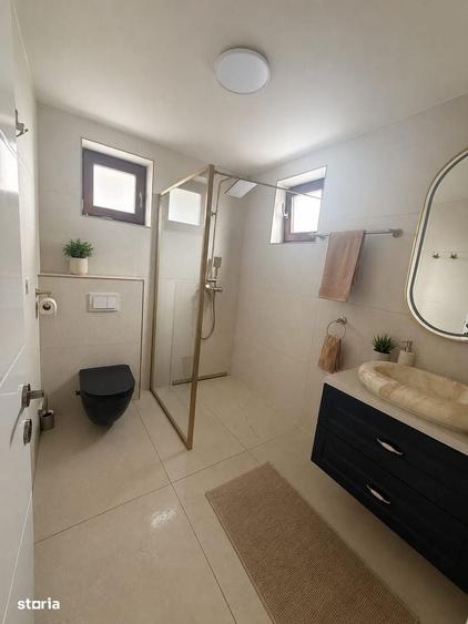Casă cu 4 camere în Central