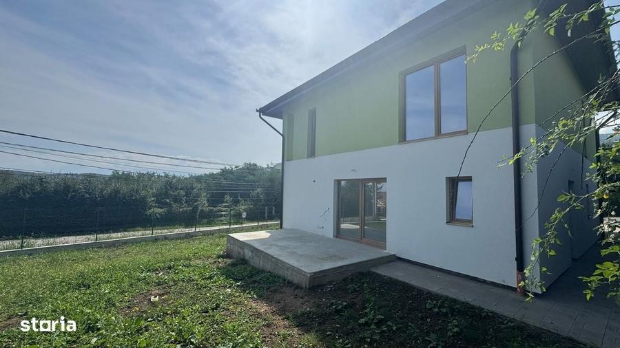 Casă cu 4 camere în Sadu