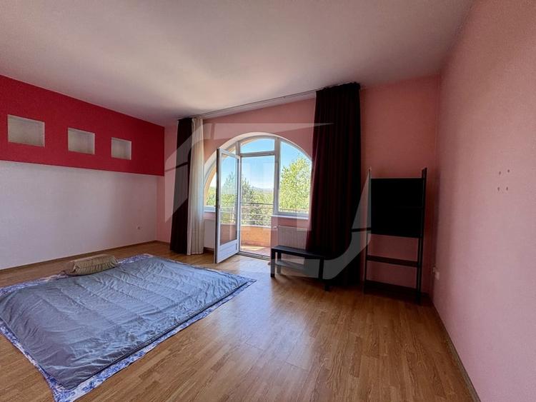 Casă individuală cu 5 camere cu Garaj în Făget