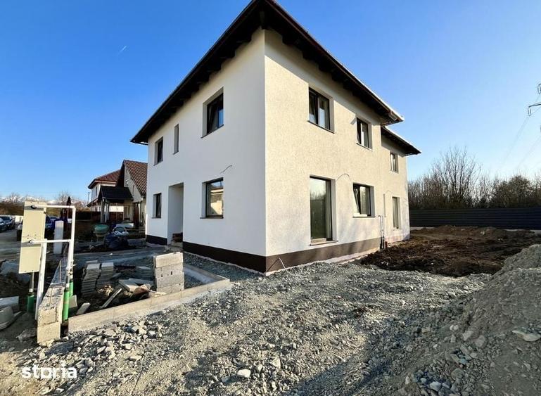 Casă cu 4 camere cu Teren 390 Mp în Șura Mare