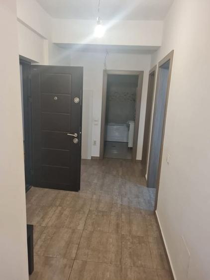 Apartament cu 3 camere decomandat în Olteni