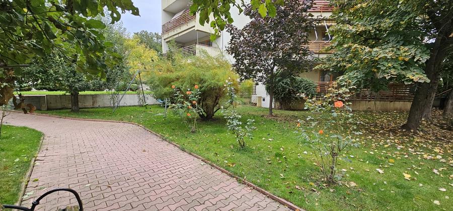 Apartament cu 3 camere semidecomandat, mobilat în Străulești