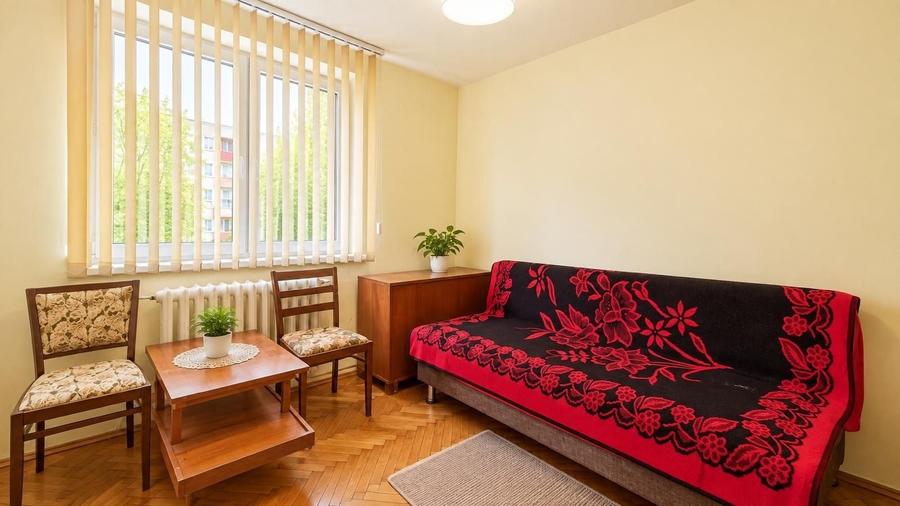 Apartament cu 3 camere semidecomandat în Dâmbovița