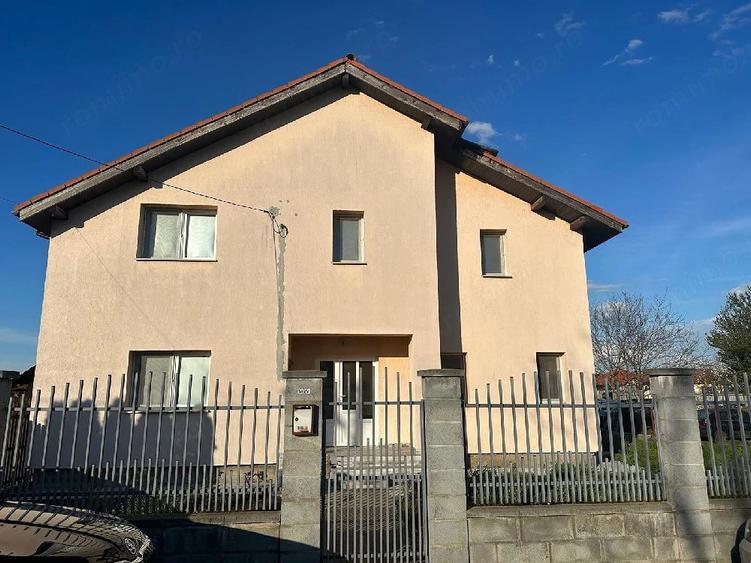 Casă cu 5 camere cu Teren 1000 Mp în Peciu Nou