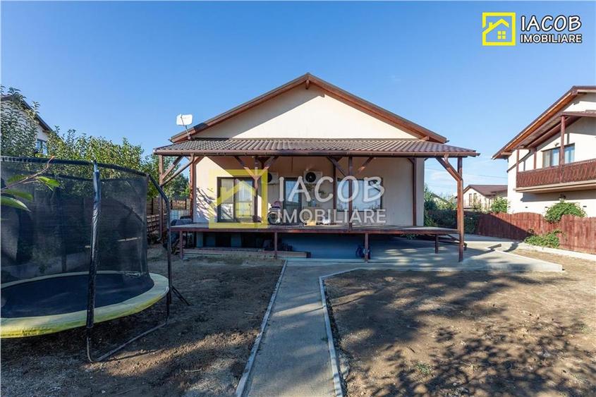 Casă individuală cu 3 camere cu Canalizare în Măgura