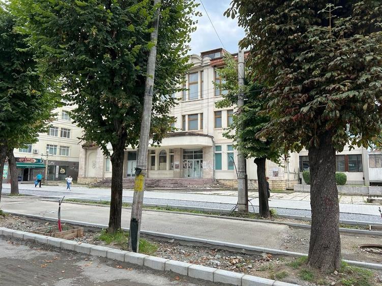 Spațiu comercial, de 1,400 mp, în Central