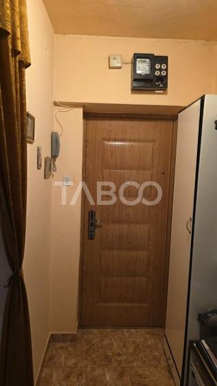 Apartament cu 2 camere semidecomandat, mobilat în Sebeș