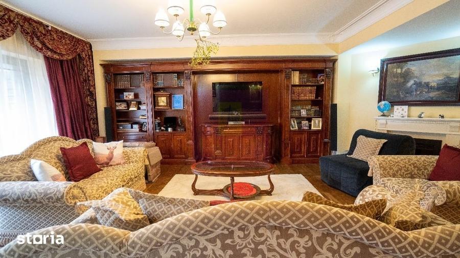 Apartament cu 4 camere decomandat în Clăbucet