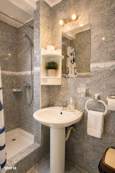 Casă cu 7 camere cu Teren 1000 Mp în Central