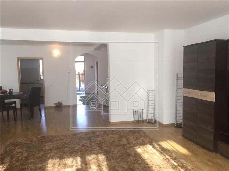 Duplex cu 4 camere cu Teren 280 Mp în Central