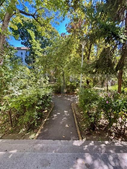 Apartament cu 3 camere decomandat, mobilat în Take Ionescu