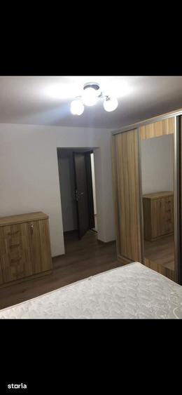 Casă cu 5 camere cu Teren 300 Mp în Roșu