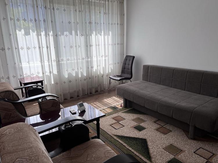 Apartament cu 3 camere semidecomandat în Hipodrom