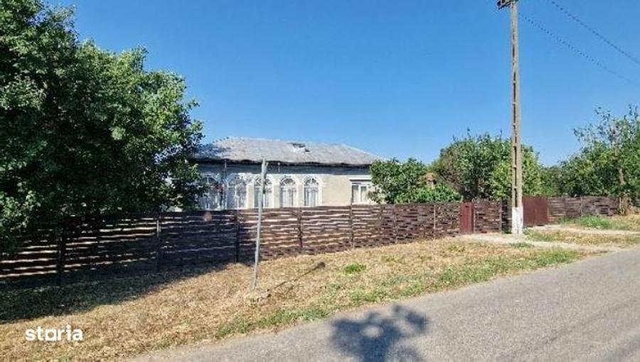 Casă cu 2 camere cu Teren 816 Mp în Curcani