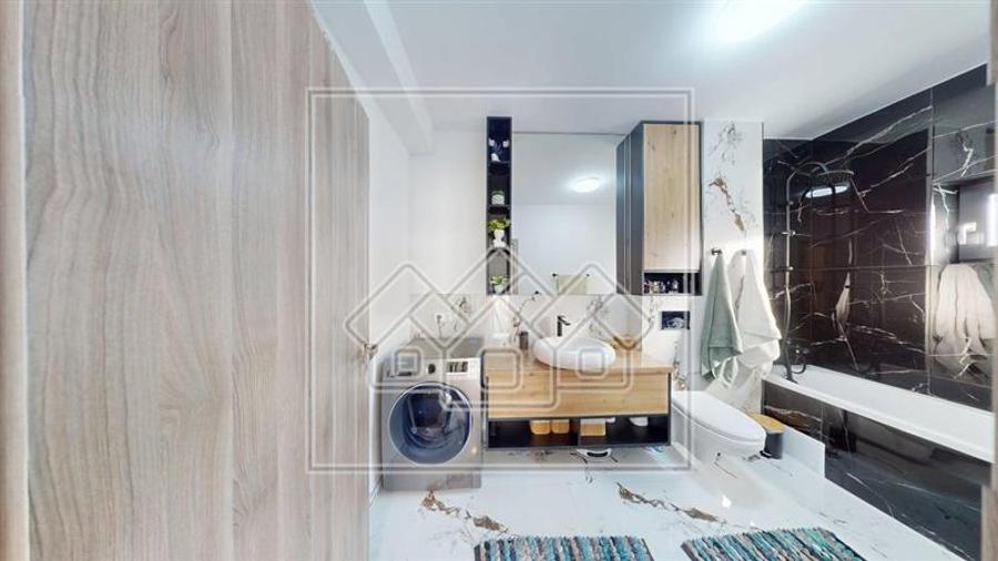 Penthouse cu 4 camere decomandat în Exterior Vest