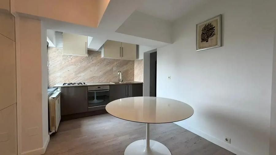 Apartament cu 4 camere decomandat în Ultracentral