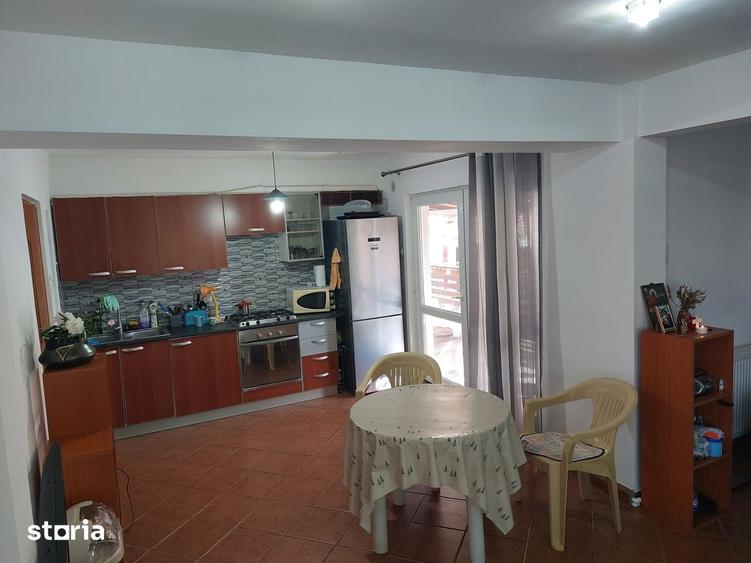 Casă cu 6 camere cu Teren 1400 Mp în Central