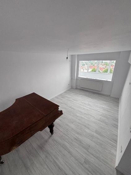 Apartament cu 3 camere decomandat în Banu Manta