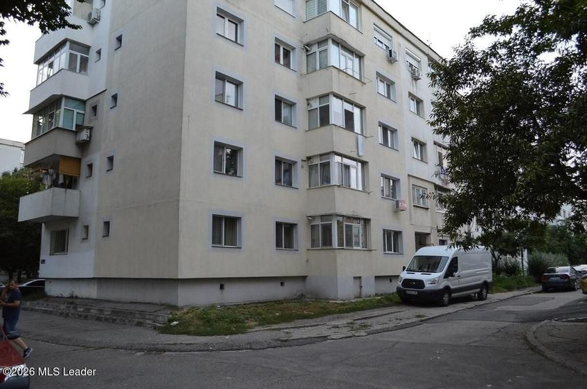Apartament cu 3 camere decomandat, mobilat în Popa Șapcă