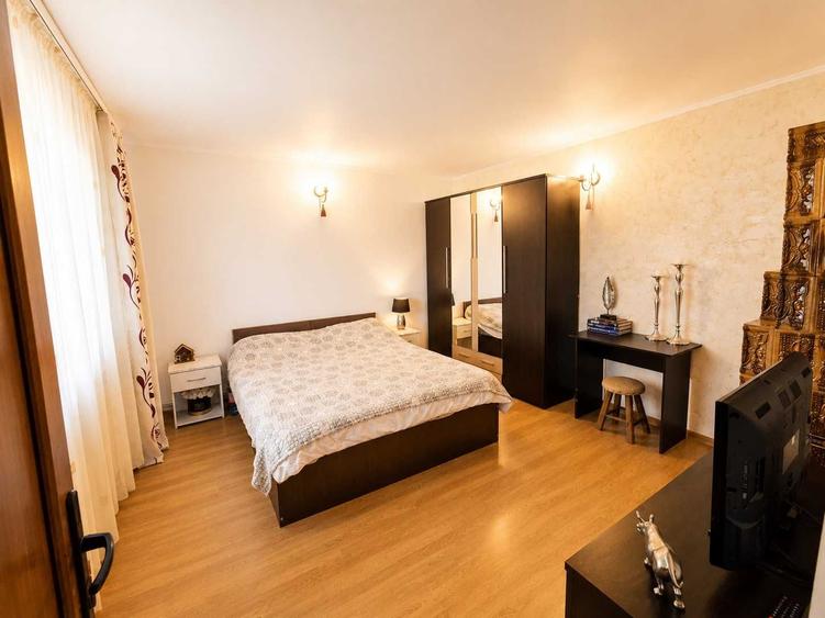 Casă cu 4 camere în Ostroveni