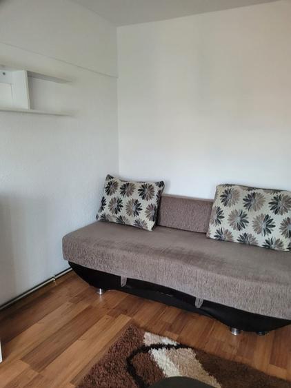 Garsonieră decomandată în Central
