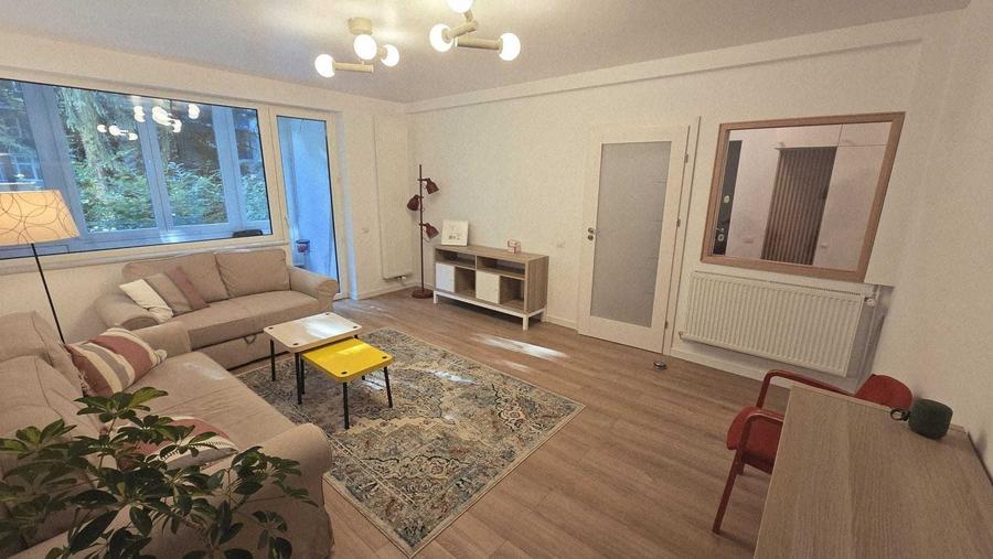 Apartament cu 2 camere decomandat în Plopilor