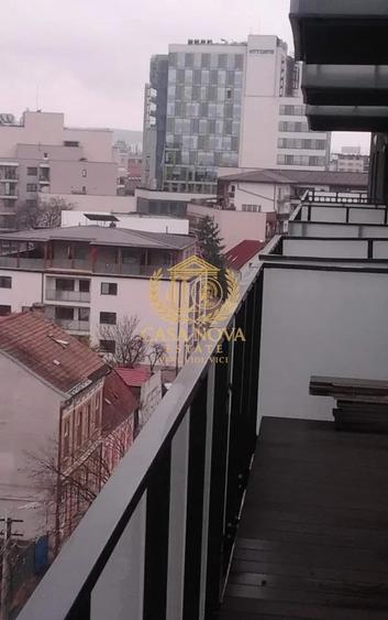 Apartament cu 3 camere semidecomandat, mobilat în Central