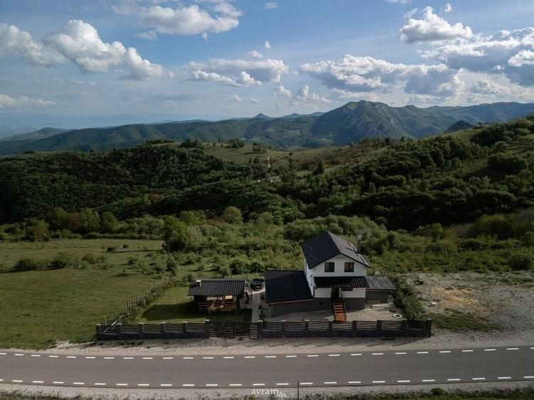 Casă cu 4 camere în Râmeț