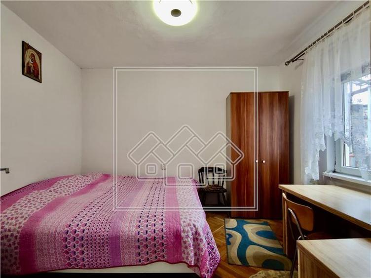 Apartament cu 4 camere semidecomandat în Ultracentral