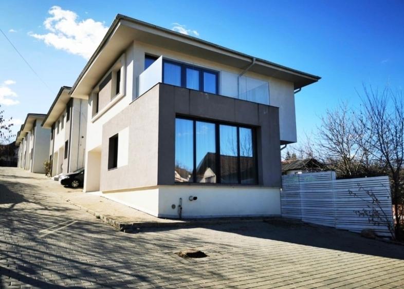 Casă individuală cu 4 camere cu Teren 360 Mp în Bucium