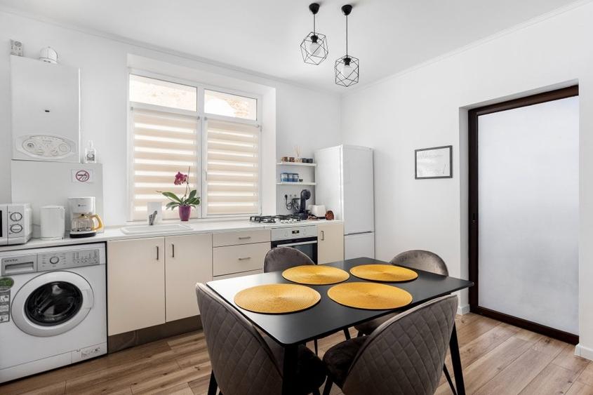 Apartament cu 2 camere semidecomandat, mobilat în Brașovul Vechi