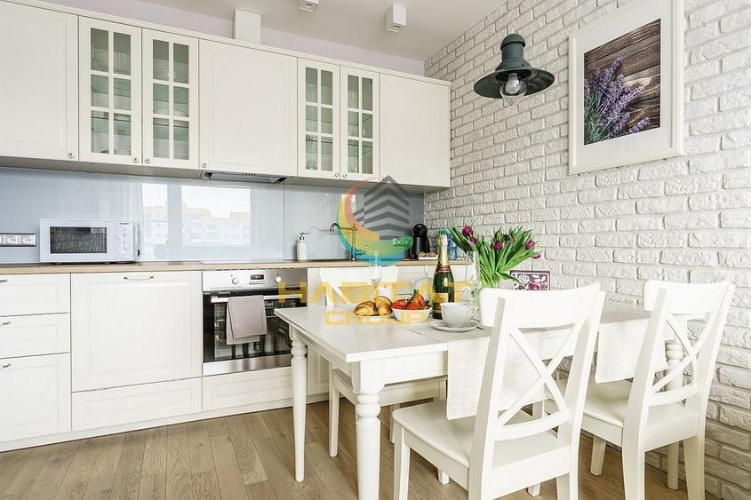 Apartament cu 3 camere decomandat în Sud