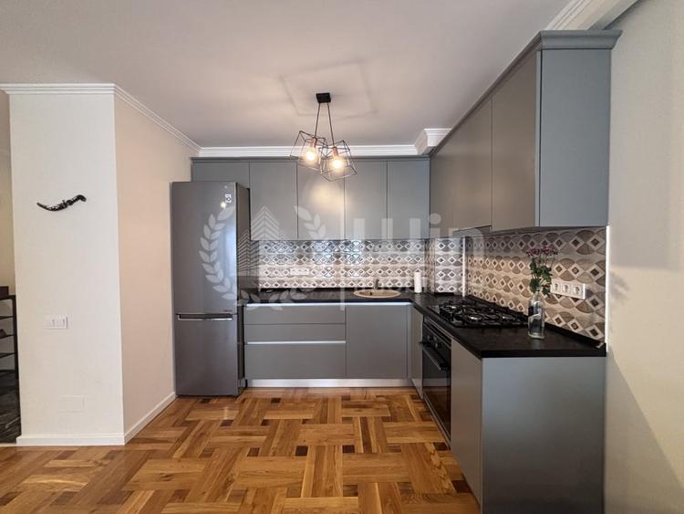 Apartament cu 2 camere semidecomandat, mobilat în Bună Ziua