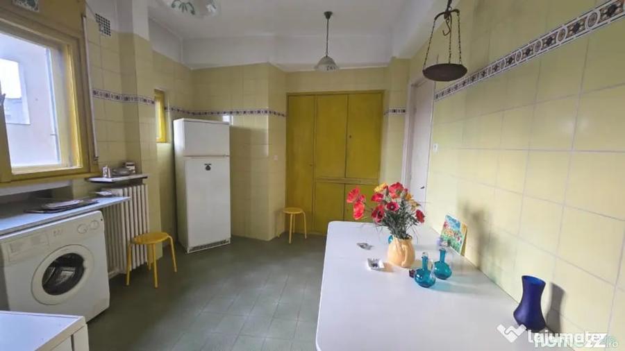 Apartament cu 3 camere decomandat în P-ța Universității