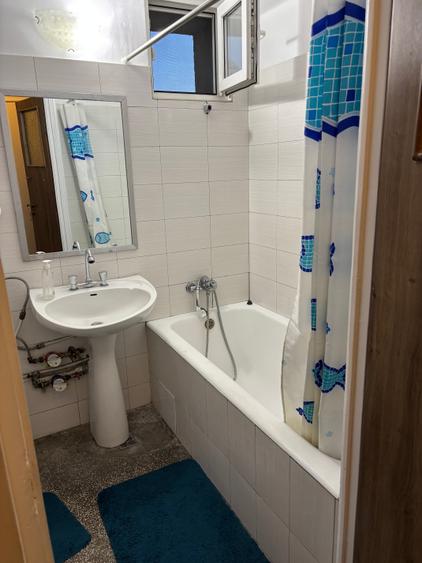 Apartament cu 3 camere semidecomandat în Titulescu