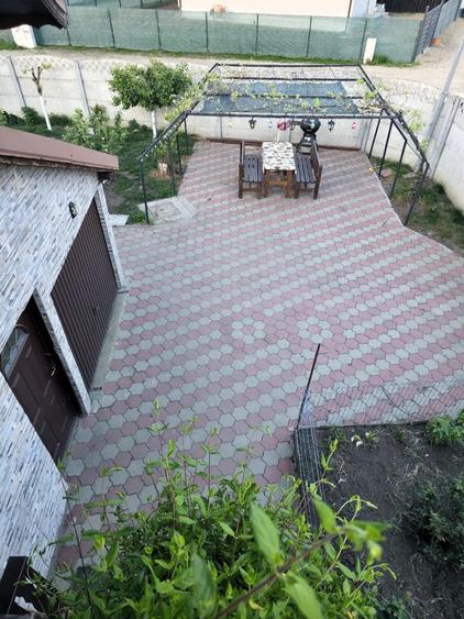 Casă cu 5 camere cu Teren 1000 Mp în Colonia Bod