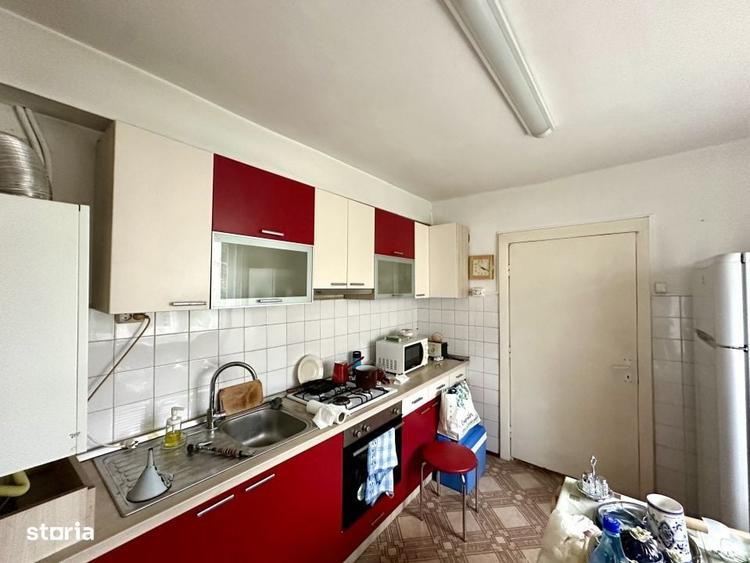 Casă cu 4 camere în Dâmbul Rotund