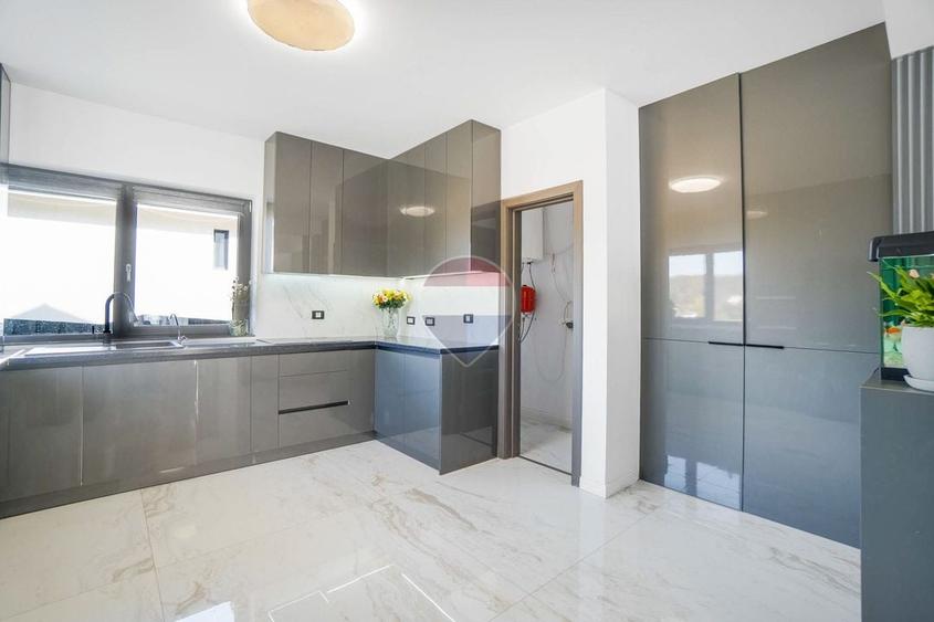 Casă individuală cu 5 camere cu Teren 400 Mp în Bunloc