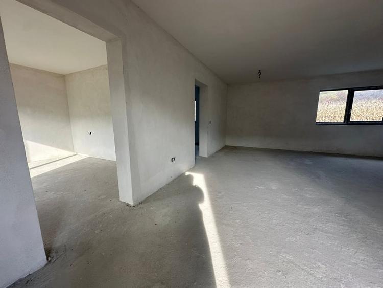Casă individuală cu 3 camere cu Teren 450 Mp în Ampoița