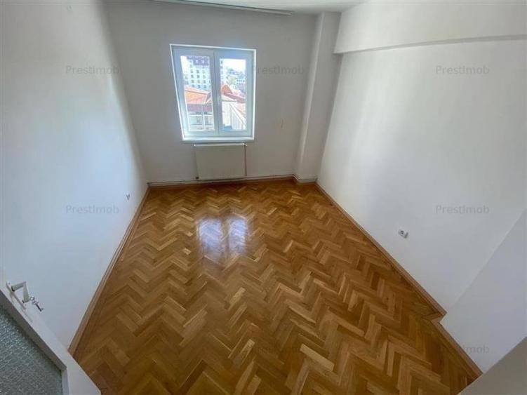 Apartament cu 4 camere decomandat în Ultracentral