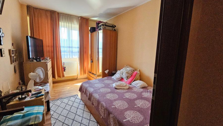 Apartament cu 4 camere semidecomandat în Bolintin-Vale