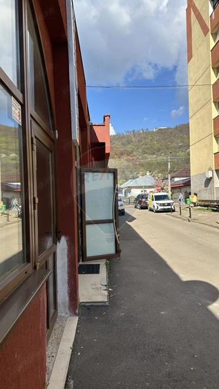 Spațiu comercial, de 60 mp, în Dărmănești