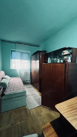 Apartament cu 3 camere decomandat în Aradului