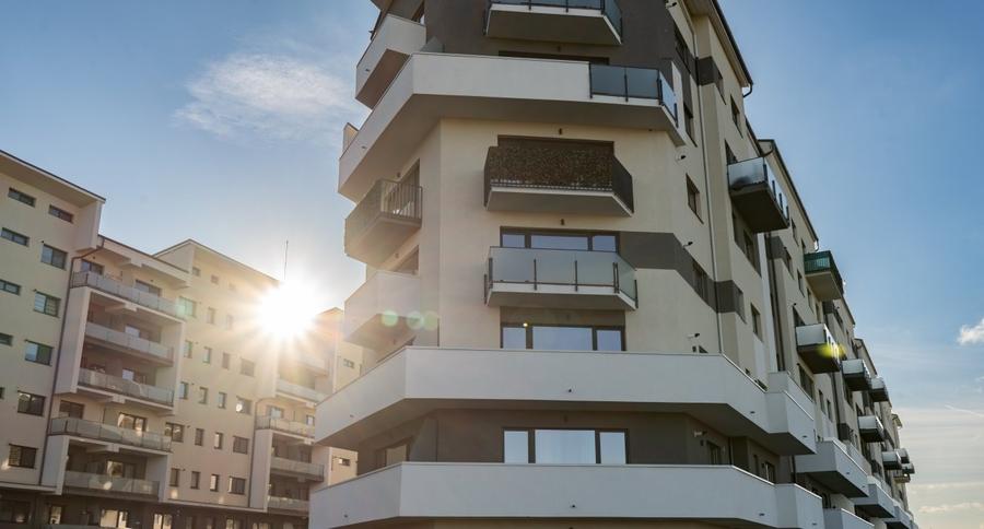 Penthouse cu 4 camere decomandat în 13 Decembrie