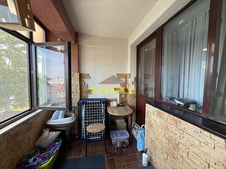 Apartament cu 3 camere decomandat în Central