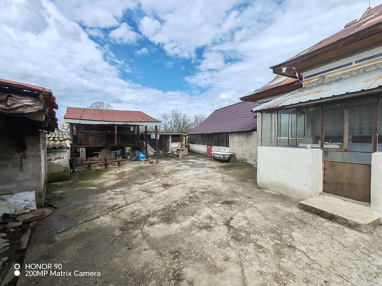 Casă cu 4 camere cu Teren 1450 Mp în Doba